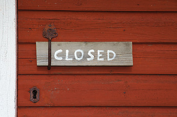 Image showing Closed sign at an old door handle