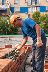 Image showing Bricklayer on house construction