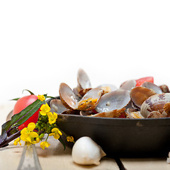 Image showing fresh clams on an iron skillet