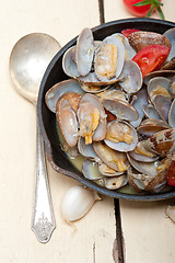 Image showing fresh clams on an iron skillet