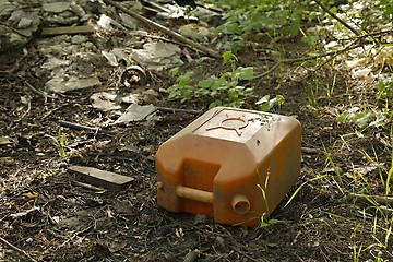 Image showing Oil can on the ground