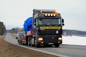 Image showing Black DAF XF 105 Semi Hauls Oversize Load