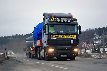 Image showing DAF XF105 Semi Hauls Oversize Load