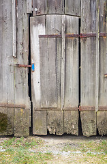 Image showing rundown old barn door