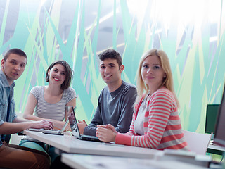 Image showing group of students study together in classroom