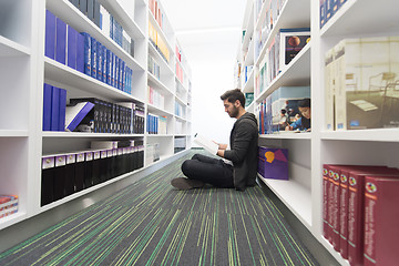 Image showing student study  in school library