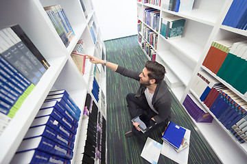 Image showing student study  in school library