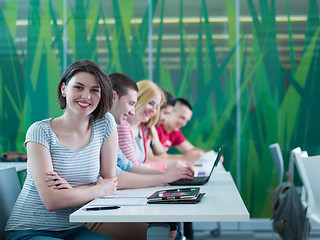 Image showing group of students study together in classroom