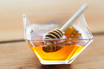 Image showing close up of honey in glass bowl and dipper