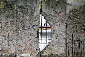 Image showing Fragment of the Berlin wall (series)