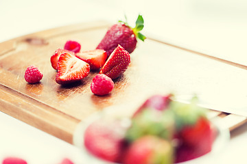 Image showing close up of ripe red strawberries on cutting board