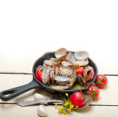 Image showing fresh clams on an iron skillet