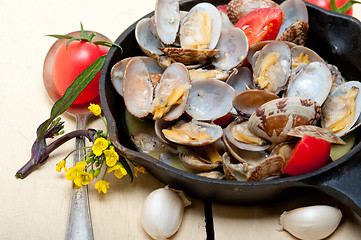 Image showing fresh clams on an iron skillet