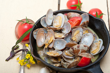 Image showing fresh clams on an iron skillet