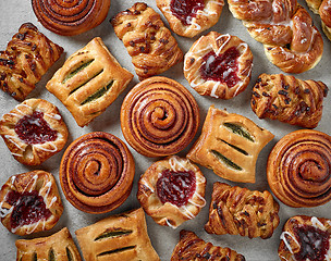 Image showing various freshly baked buns