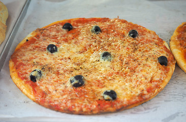 Image showing Black olive pizza