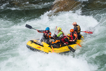 Image showing Yellow raft team