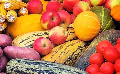 Image showing Vegetable harvest is sold at the fair.