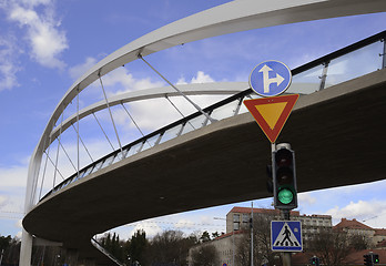 Image showing pedestrian bridge and traffic light