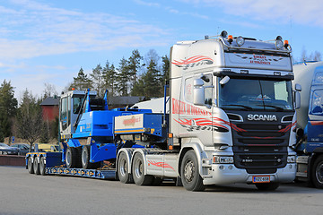 Image showing Scania R580 Semi Terex Fuchs Material Handler on Trailer