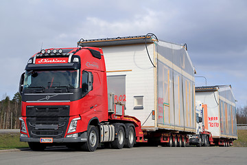 Image showing Volvo FH Transports Premade House Module as Oversize Load