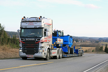 Image showing Scania R580 Transports Terex Fuchs Material Handler Uphill