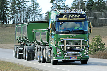 Image showing Green Volvo FH16 750 Truck for Construction