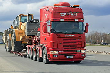 Image showing Scania 164G Transports Heavy Volvo Wheel Loader