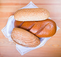 Image showing Freshly baked bread with homespun fabric 