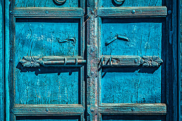 Image showing Latch with padlock on door in India