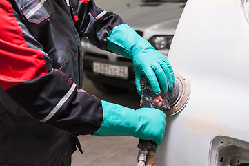 Image showing Polishing the car 