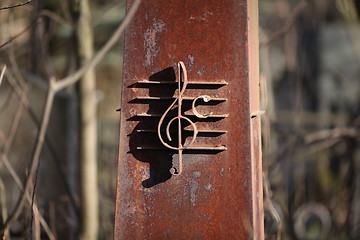 Image showing rusty treble clef