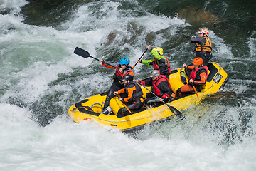 Image showing Yellow raft team