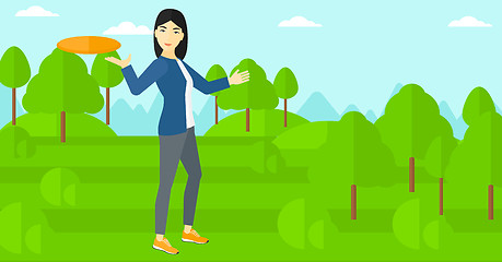 Image showing Woman playing flying disc.
