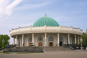 Image showing Round roof