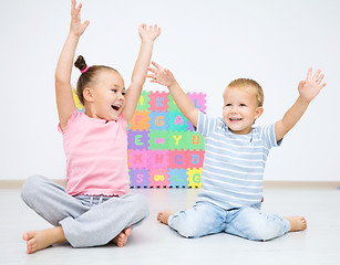 Image showing Children are sitting on floor