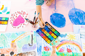 Image showing Schoolgirl painting