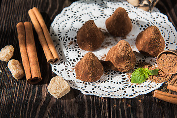 Image showing pyramid shape chocolate candies