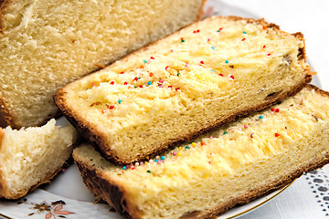 Image showing Appetizing sweet white bread on the plate.