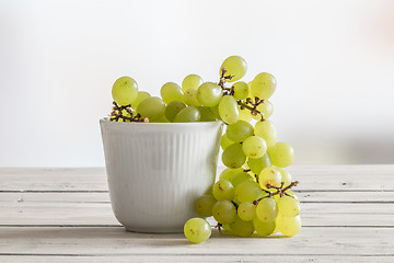 Image showing White bowl with green grapes