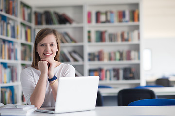 Image showing student study in library