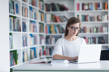 Image showing student study in library