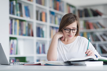 Image showing student study in library