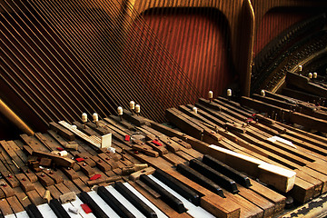 Image showing Old broken piano