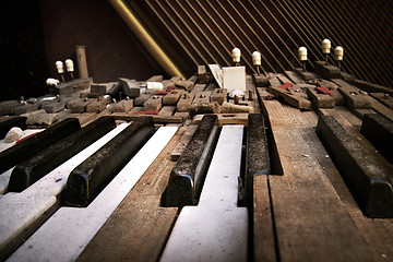 Image showing Old broken piano