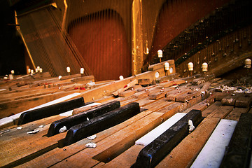 Image showing Old broken piano