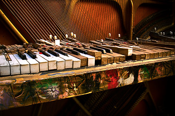 Image showing Old broken piano