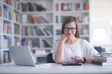 Image showing student study in library