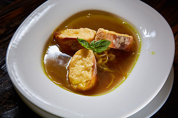 Image showing Bowl of tradiitonal French onion soup