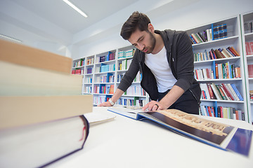 Image showing student study  in school library